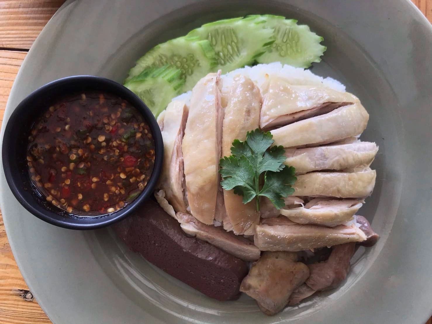 ลุงตุ่มข้าวมันไก่ (Loong Toom Hainanese chicken rice) - ถ.ชัยพรวิธี (Chaiyaporn Vidhi Road)  : ข้าวมันไก่ต้ม